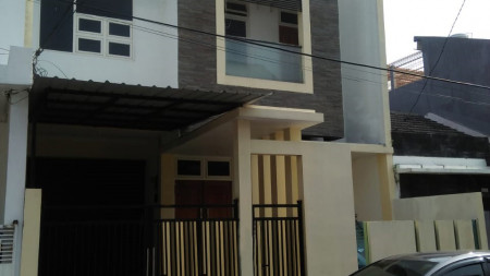 Disewakan Rumah 2 lantai di Nginden Intan Timur, Surabaya