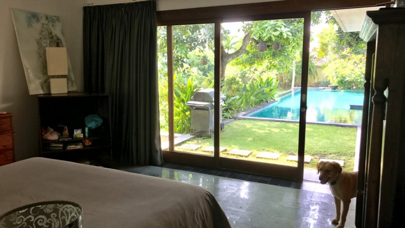 For sale 4 bedrooms luxury villa with spacious garden at Sanur.