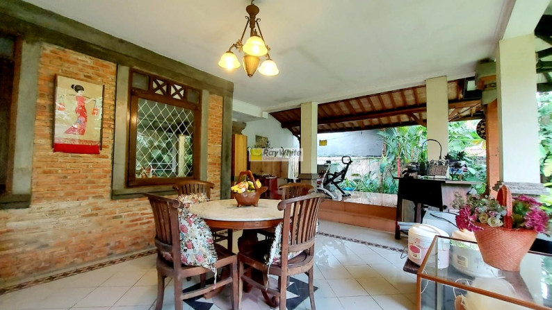 Rumah Etnik Balinese Style Dalam Komplek Bali View Di Cirendeu