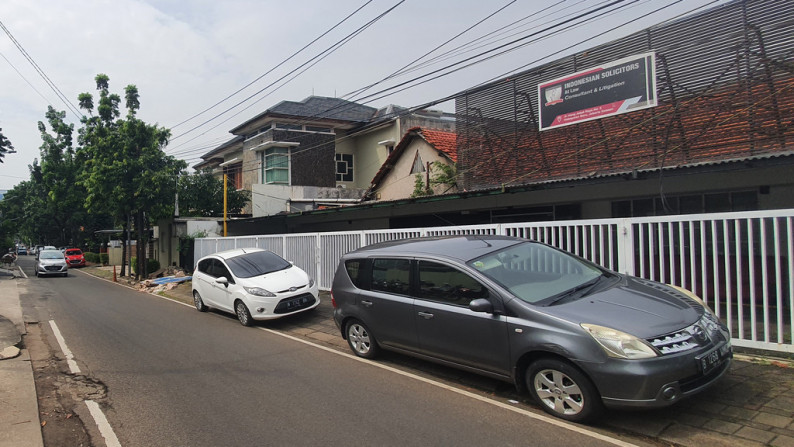 Rumah Dengan lokasi strategis Di Jl Hang Jebat, Kebayoran Baru