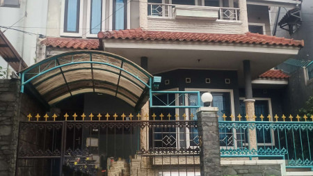 JUAL CEPAT ! Rumah Nyaman dan Asri 2 Lantai di Tubagus Ismail, Bandung Utara