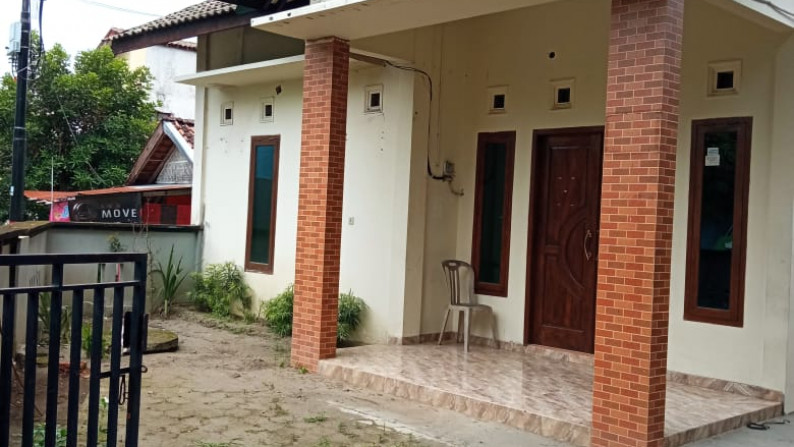 RUMAH TINGGAL DI LOKASI STRATEGIS DEKAT DARI JL RAYA SOLO - YOGYKARTA, SLEMAN