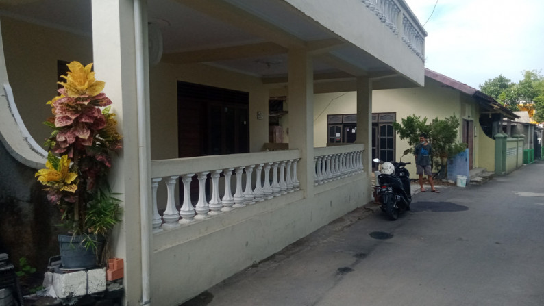 RUMAH TINGGAL 3 LANTAI DI DUKUH MANTRIJERON, YOGYAKARTA