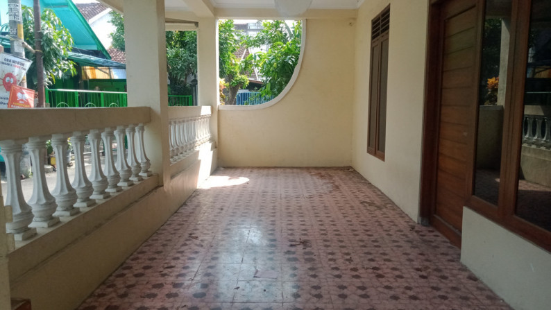 RUMAH TINGGAL 3 LANTAI DI DUKUH MANTRIJERON, YOGYAKARTA