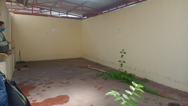 RUMAH TINGGAL 3 LANTAI DI DUKUH MANTRIJERON, YOGYAKARTA