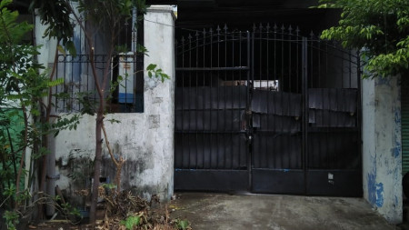 Dijual Rumah 2 lantai Hitung Tanah di Manyar Sambongan, Surabaya