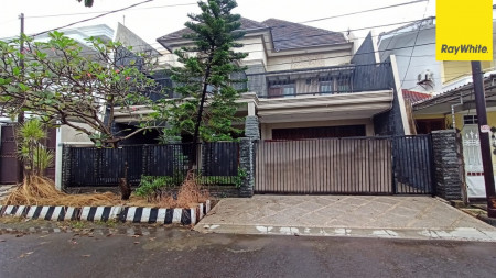 Dijual Rumah 2 lantai di Jalan Margorejo Indah, Surabaya