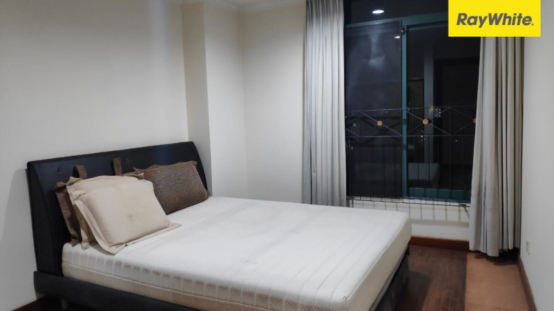 Disewakan Semi Furnish Kondominium Graha Family, Surabaya