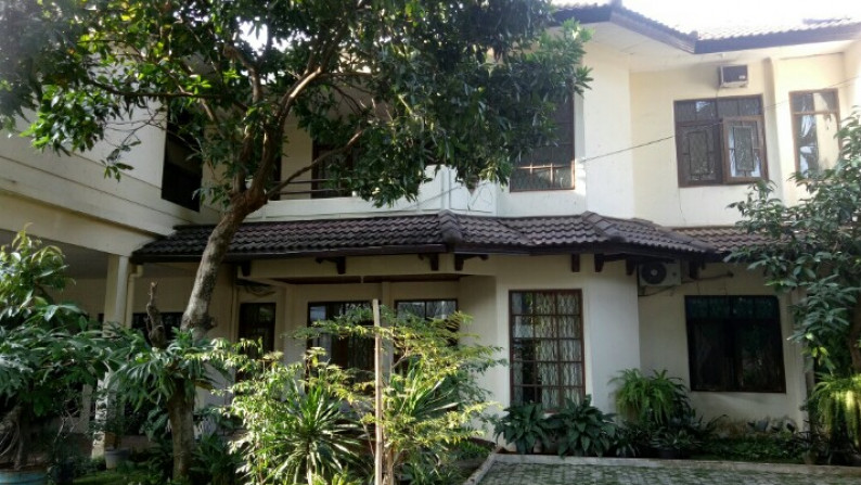 DIJUAL RUMAH DALAM KOMPLEK DENGAN PAVILLION & KOLAM RENANG DI PONDOK LABU