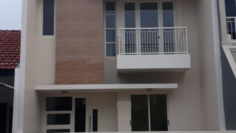 Dijual Rumah Bagus 2 lantai di Taman Mutiara Pakuwon City, Surabaya