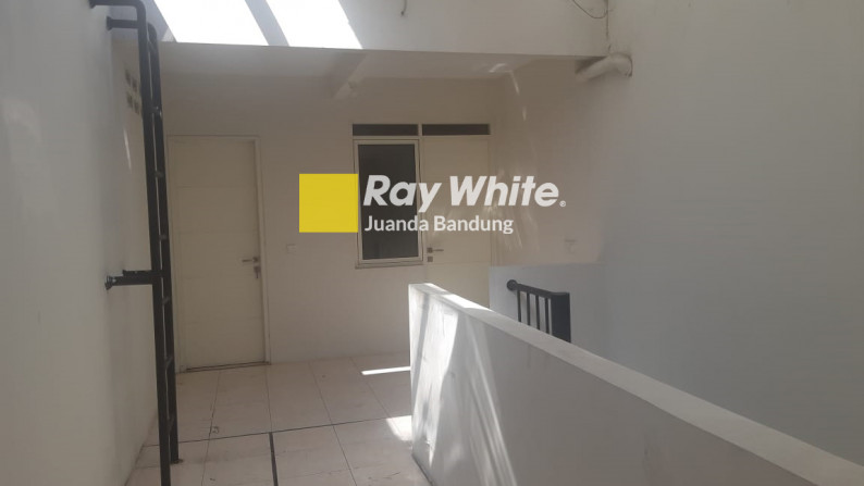 Rumah 1.5 Lantai Kota Baru Parahyangan