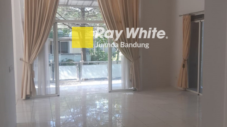 Rumah 1.5 Lantai Kota Baru Parahyangan