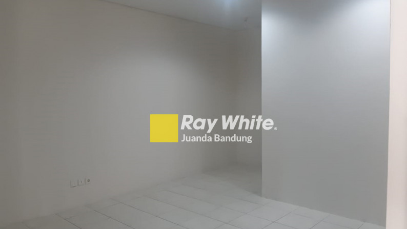 Rumah 1.5 Lantai Kota Baru Parahyangan