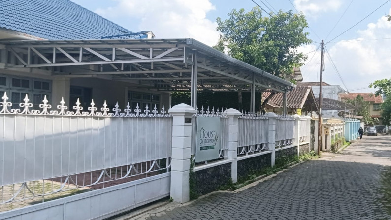 Rumah Besar Berlahan Luas dekat  Jl.Kaliurang - Sleman