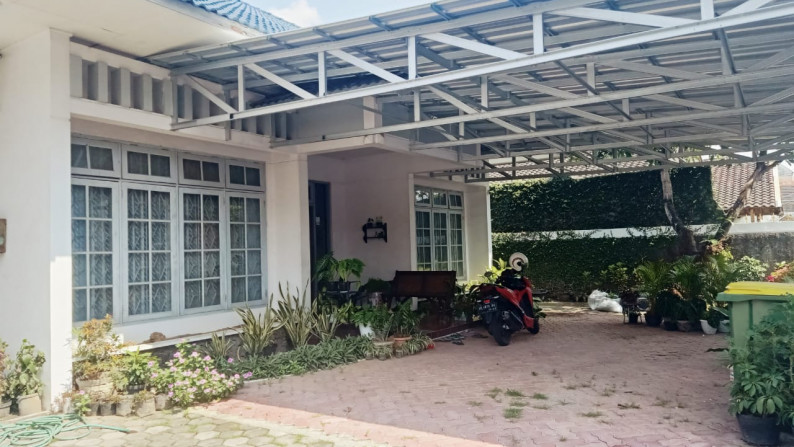 Rumah Besar Berlahan Luas dekat  Jl.Kaliurang - Sleman