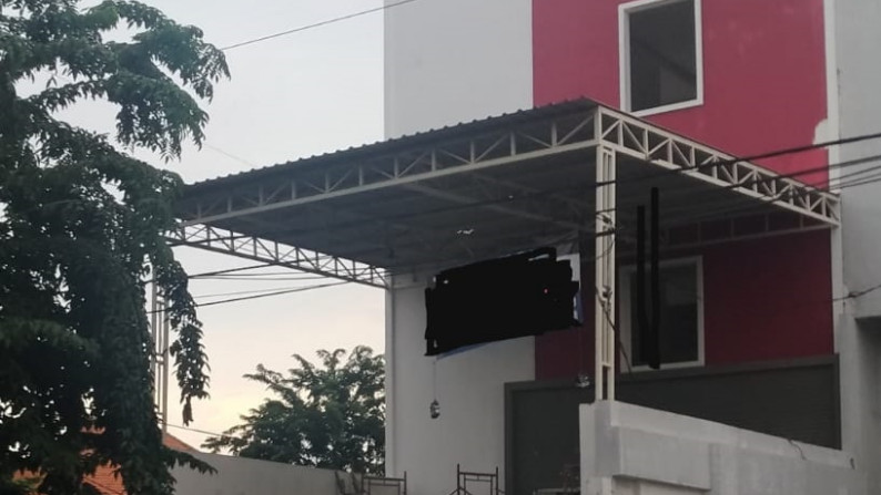 Rumah usaha Dijual di Raya Simokerto, Surabaya