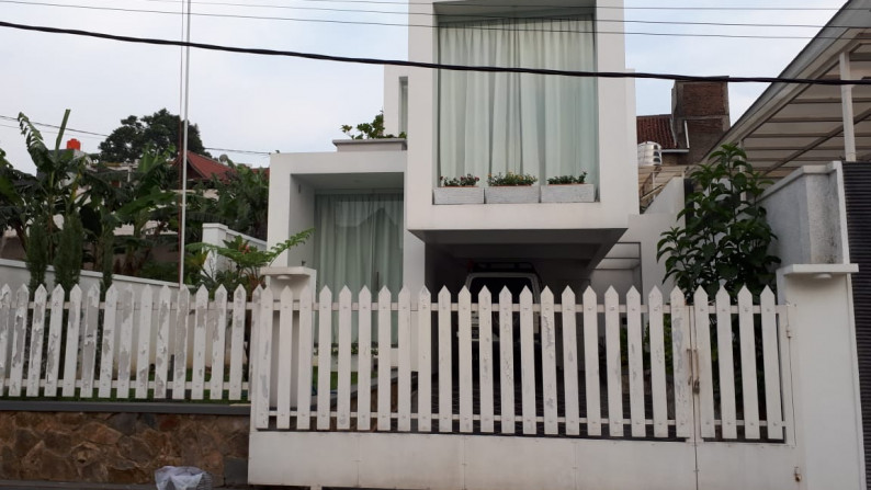 Dijual Rumah di Kompleks Gegerkalong Permai