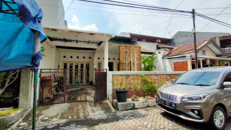 Dijual Rumah Siap Huni dan Strategis di Rungkut