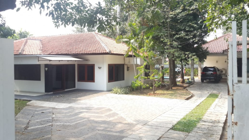 DIJUAL RUMAH JL BUNGA KAMBOJA  JAKARTA SELATAN