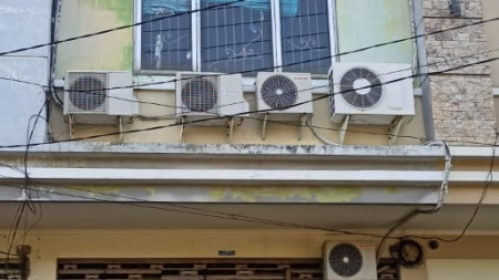 Ruko 3 lantai Dijual di Manyar Tirtoyoso, Surabaya