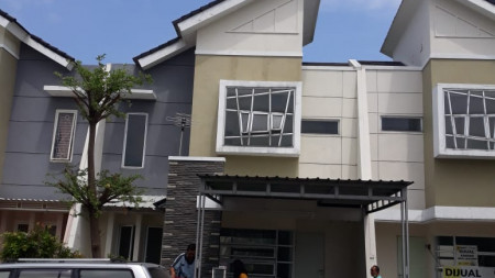 Rumah dijual La Diva Menganti Gresik