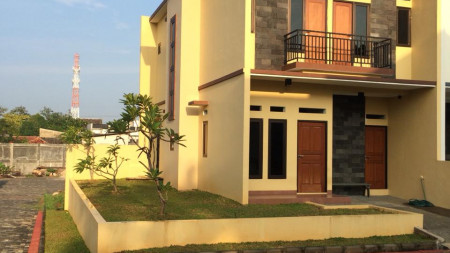 DIJUAL RUMAH BARU POSISI HOOK DALAM CLUSTER DI PETUKANGAN UTARA