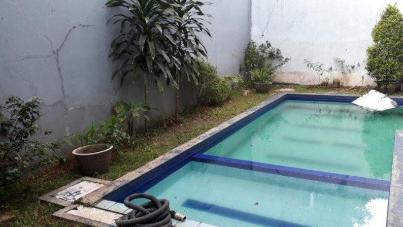 Rumah Sewa Super Megah Dengan Private Pool di Villa Cinere Mas