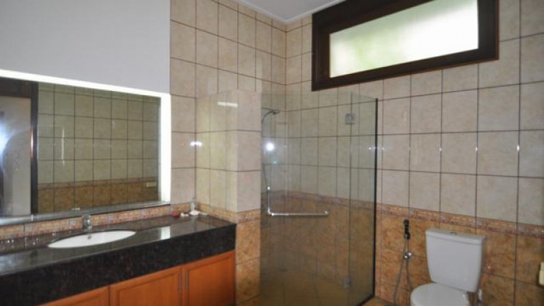 disewa minimal 1 tahun rumah besar di taman giri loka bsd city, hanya 350jt-an, strategis, siap huni