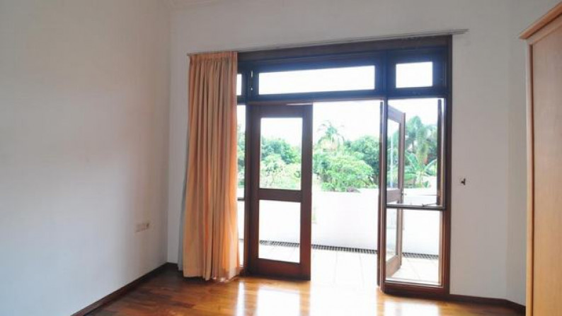 disewa minimal 1 tahun rumah besar di taman giri loka bsd city, hanya 350jt-an, strategis, siap huni