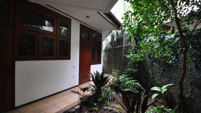 disewa minimal 1 tahun rumah besar di taman giri loka bsd city, hanya 350jt-an, strategis, siap huni