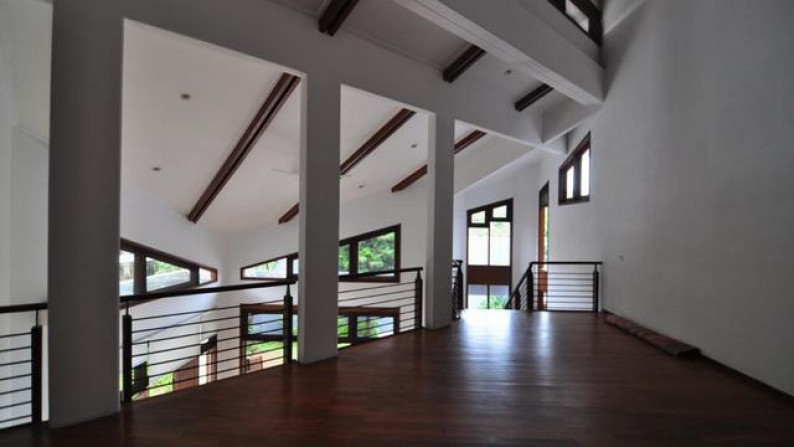 disewa minimal 1 tahun rumah besar di taman giri loka bsd city, hanya 350jt-an, strategis, siap huni