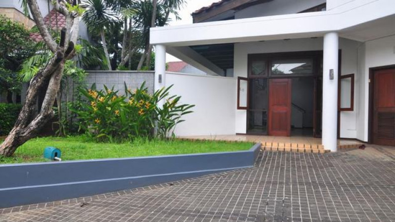 disewa minimal 1 tahun rumah besar di taman giri loka bsd city, hanya 350jt-an, strategis, siap huni