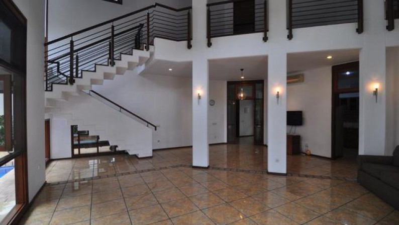 disewa minimal 1 tahun rumah besar di taman giri loka bsd city, hanya 350jt-an, strategis, siap huni