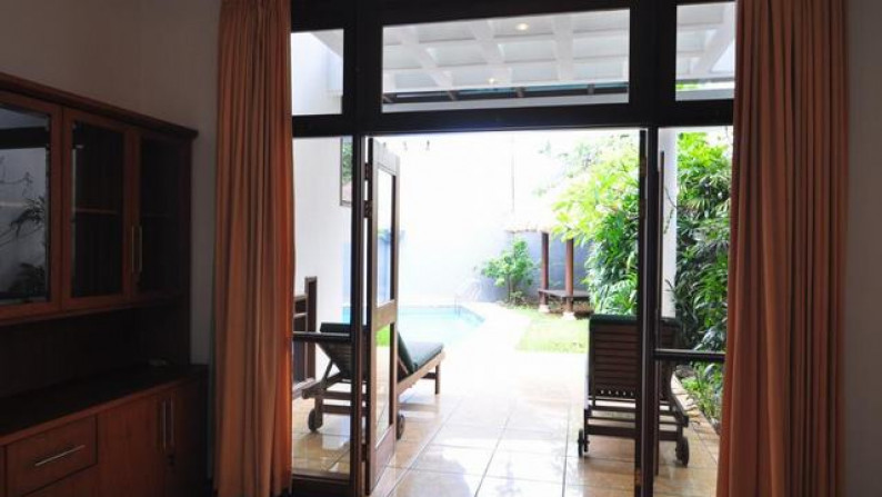 disewa minimal 1 tahun rumah besar di taman giri loka bsd city, hanya 350jt-an, strategis, siap huni