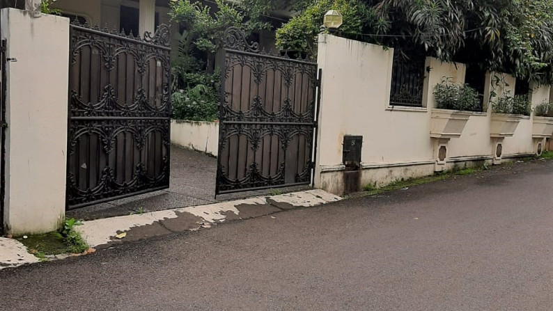 Rumah besar dan luas di kemang