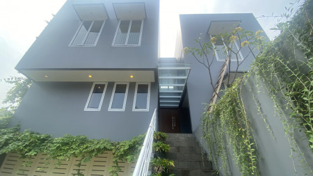 FOR RENT MODERN HOUSE AT SENOPATI AREA