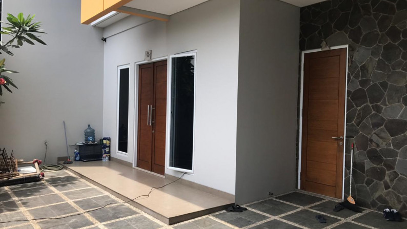 DIJUAL RUMAH  JL KEMUNING JAKARTA SELATN