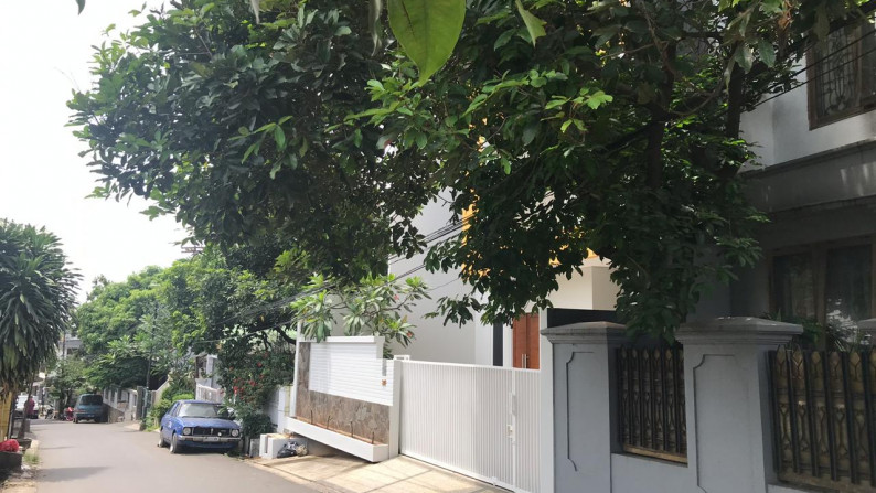 DIJUAL RUMAH  JL KEMUNING JAKARTA SELATN