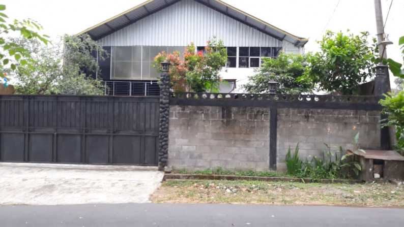 GUDANG SIAP PAKAI, DAN RUMAH TINGGAL DI JL MAGELANG KM 13, CATURHARJO, SLEMAN