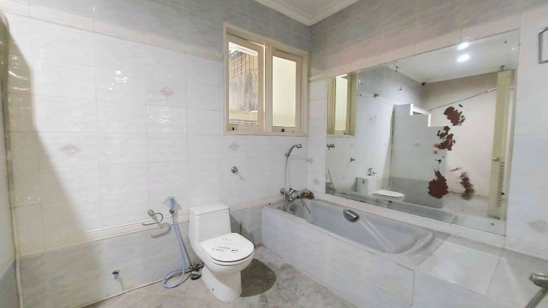 RUMAH DI LEBAK LESTARI INDAH RESIDENCE, LEBAK BULUS, BISA SEWA BUAT KANTOR, DEKAT MRT LEBAK BULUS