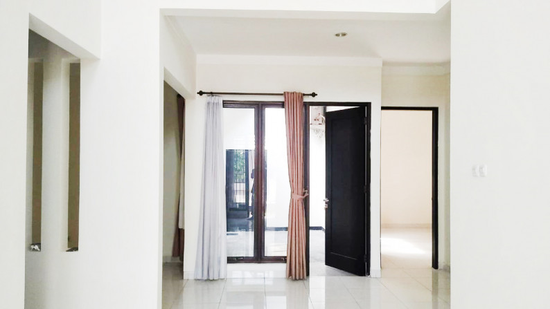 Rumah Bagus Di Cluster Melia Grove, Graha Raya Bintaro Jaya