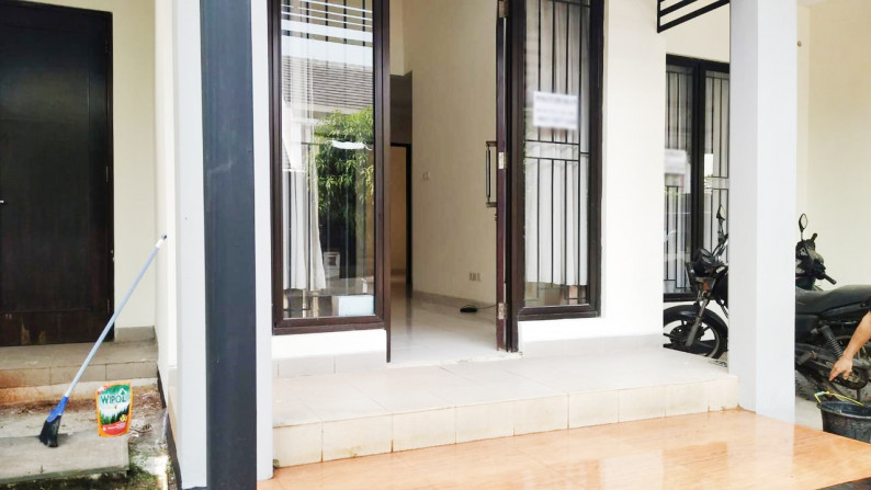 Rumah Bagus Di Cluster Melia Grove, Graha Raya Bintaro Jaya