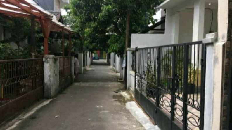 DIJUAL RUMAH JL KEBON BARU JAKARTA SELATAN