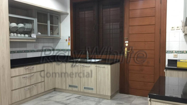 Rumah Mewah Jl. Kintamani Kuningan 300m2 Siap Pakai