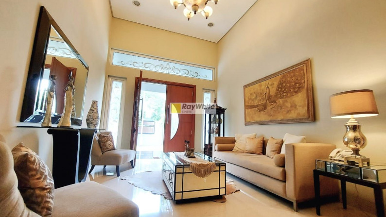 Luxurious Modern Tropical Style Menteng