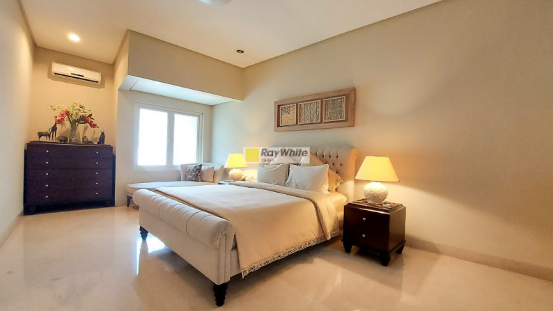 Luxurious Modern Tropical Style Menteng