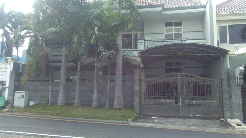 Rumah disewakan Villa Taman Gapura Surabaya Barat