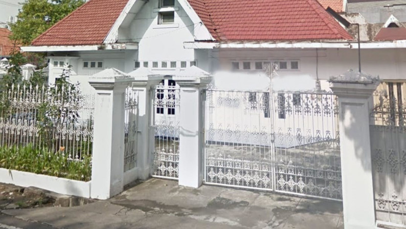 Dijual Rumah Hitung Tanah di Jalan Raya Diponegoro, Surabaya Pusat