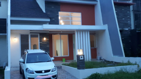 Rumah dijual La Diva Green Hills Menganti Gesik