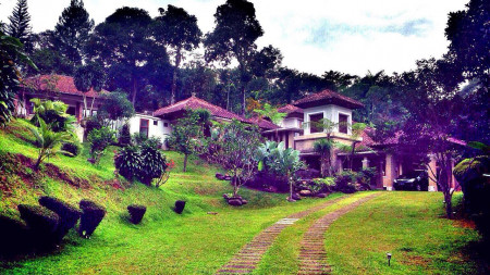 Rumah Villa Lokasi Strategis di Puncak, Desa Gadog, Cipayung